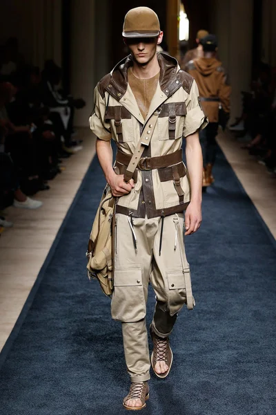 Look 28